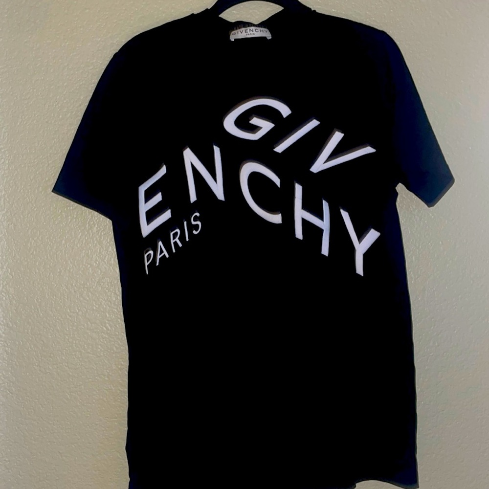 Women’s Givenchy tshirt